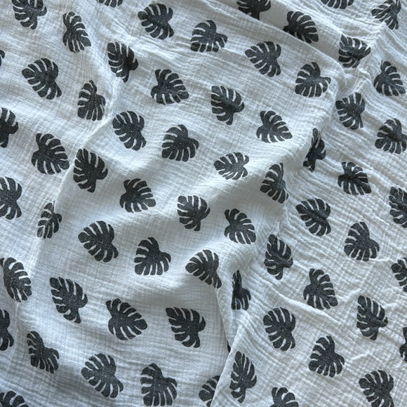 Modern Burlap Muslin Swaddle. Black & White Monstera. - Picture 3 of 3